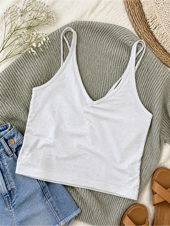 Vuori Tops - Vuori White Performance Tank Top / Cropped Athletic Top – Size S